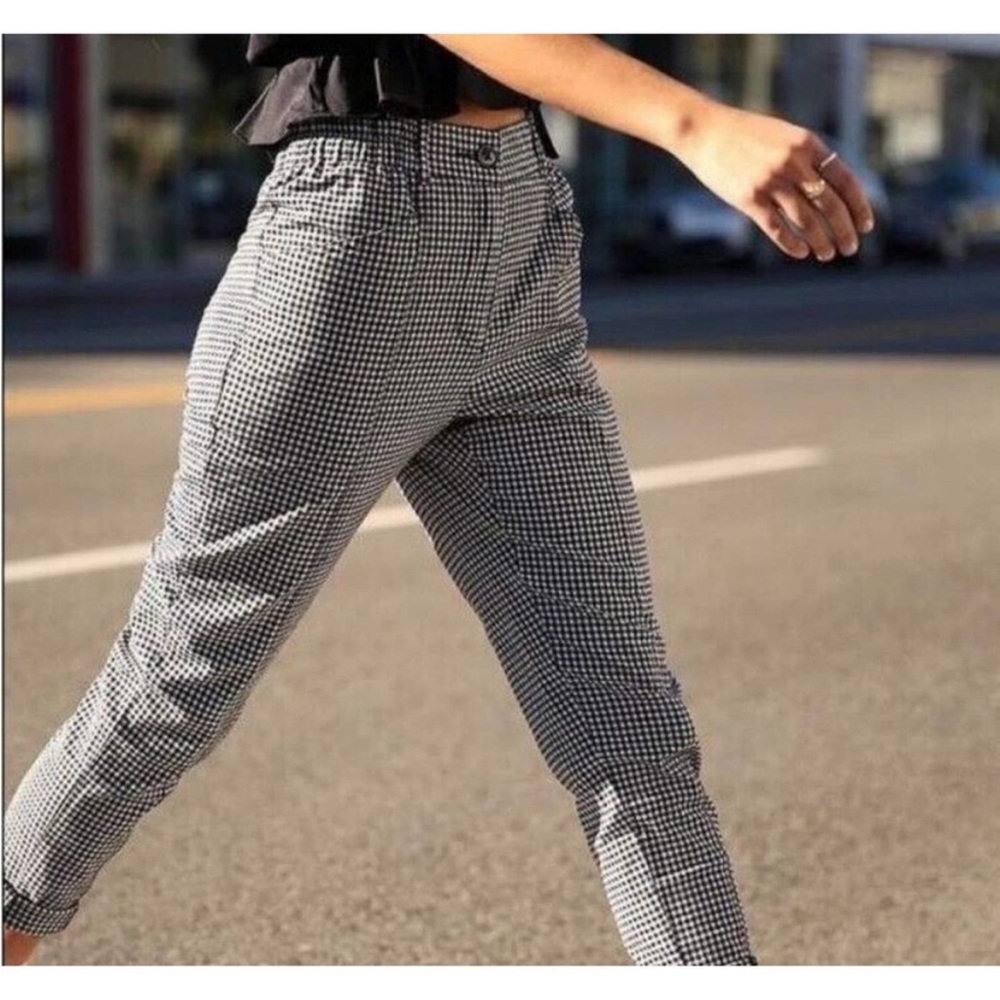 Urban Outfitters gingham plaid tapered lightweight pants. Size M.